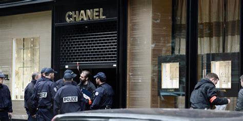 Une bijouterie Chanel braquée en plein Paris, les voleurs en fuite